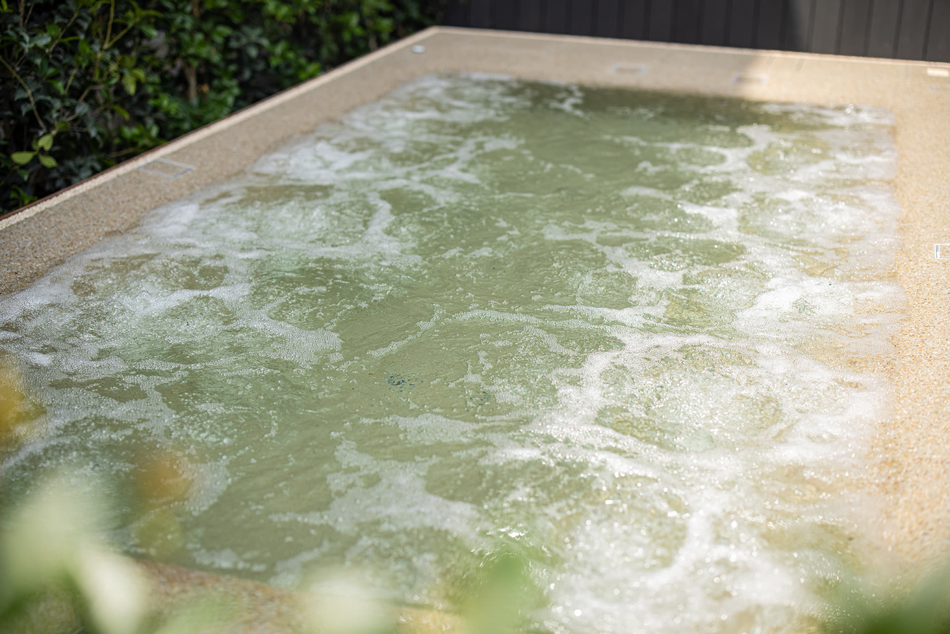 L'acqua di ICONIA mossa dall'idromassaggio