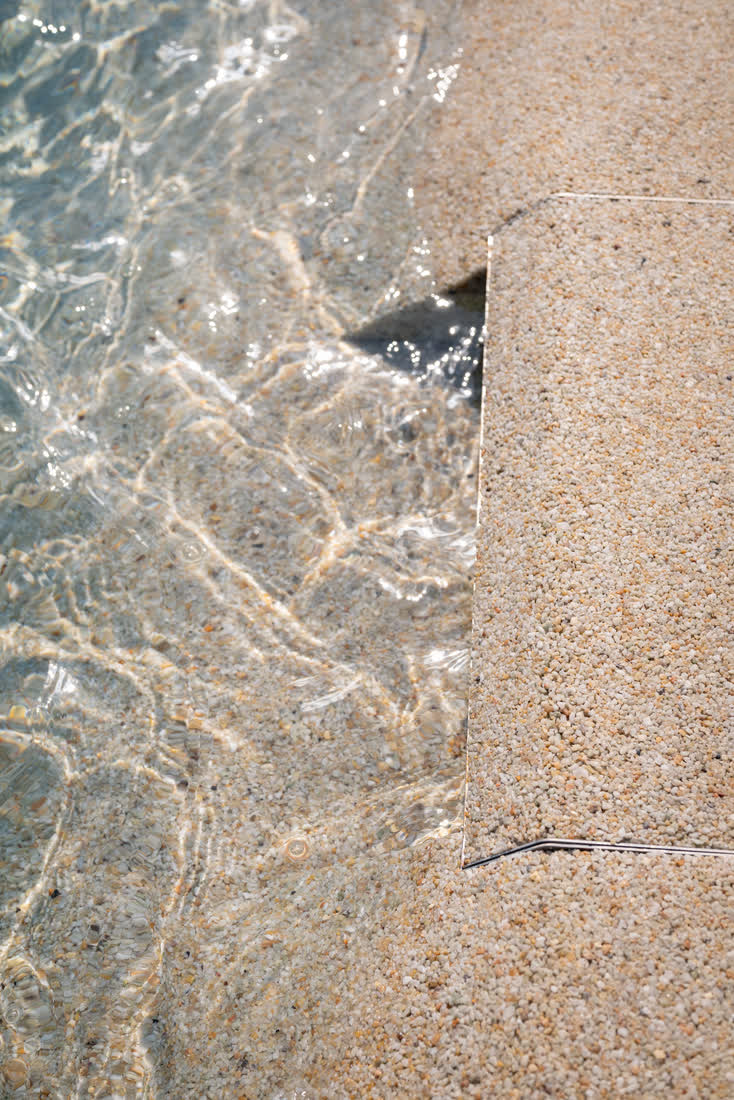 Acqua sul bordo in quarzi e resina