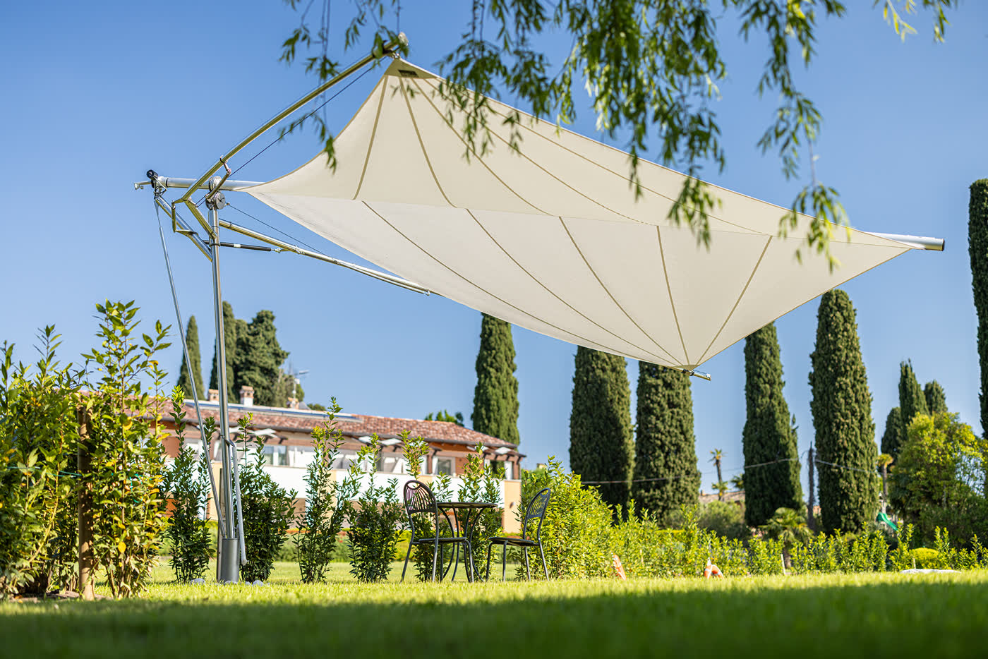 Vela aperta sopra la zona pranzo